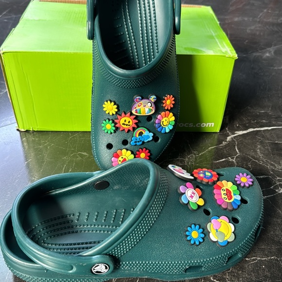 Classic Crocs - Picture 2 of 4